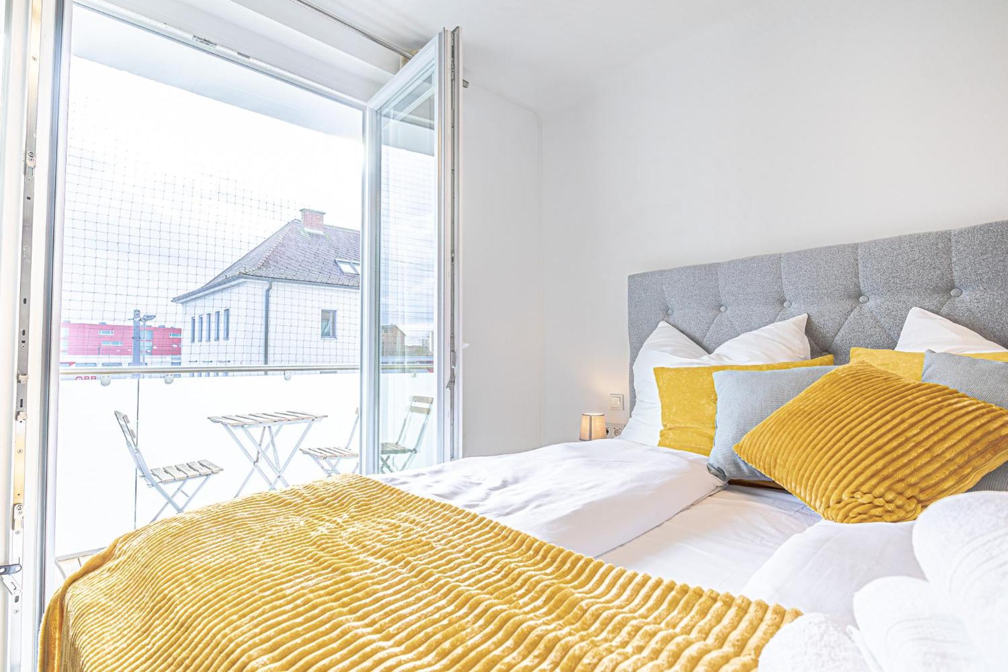 Krems Bahnhof Deluxe Rooms - Near Danube River Krems an der Donau Exterior foto